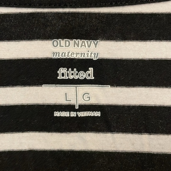 Old Navy Maternity t-shirt - Picture 2 of 3